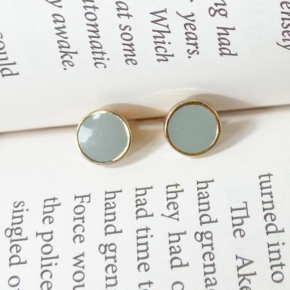 Alquimia Jewelry - ENAMMEL DAINTY GRAY COIN STUDS